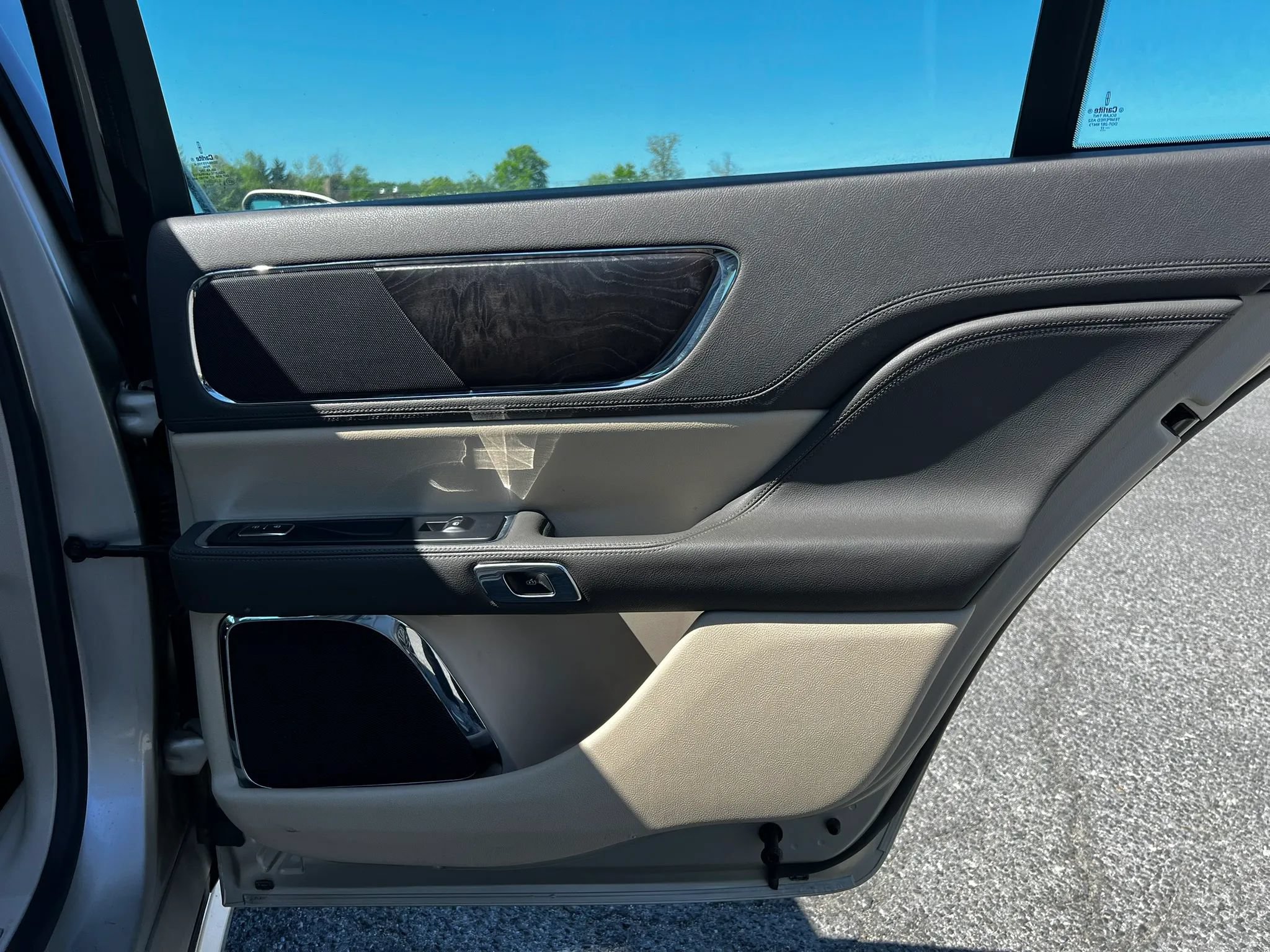 Used 2017 Lincoln Continental Reserve w/ Technology Package FWD image 23