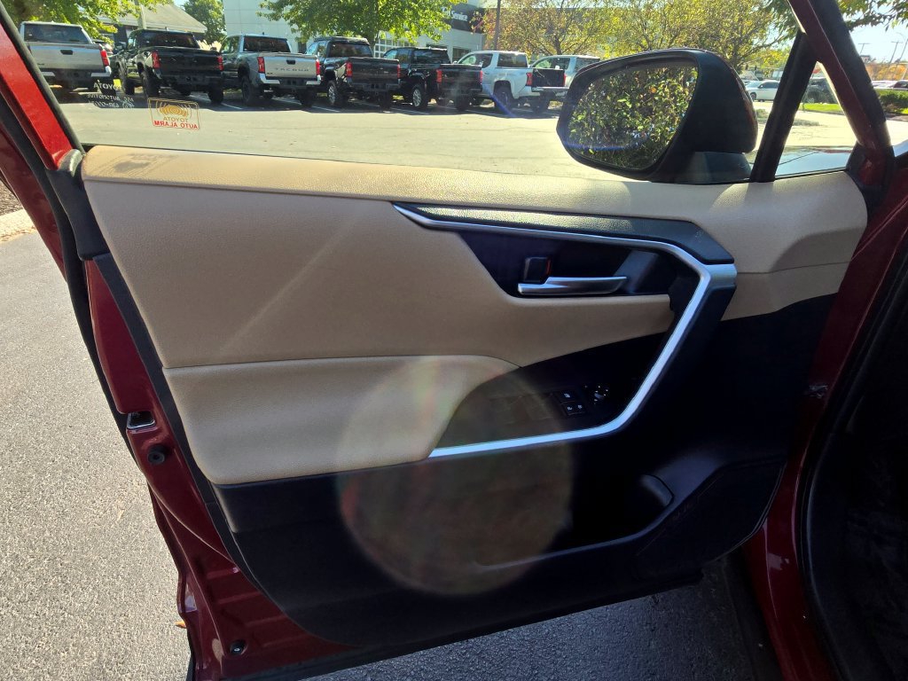 Certified 2019 Toyota RAV4 XLE w/ Convenience Package AWD/4WD image 17