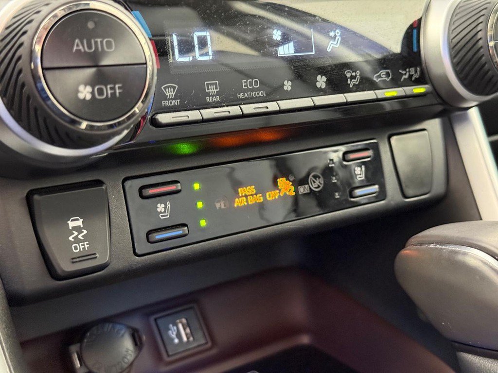 Used 2023 Toyota RAV4 Limited AWD/4WD image 28