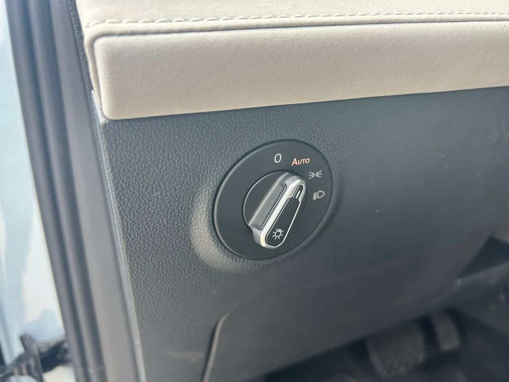 New 2026 Volkswagen Taos SE FWD image 51