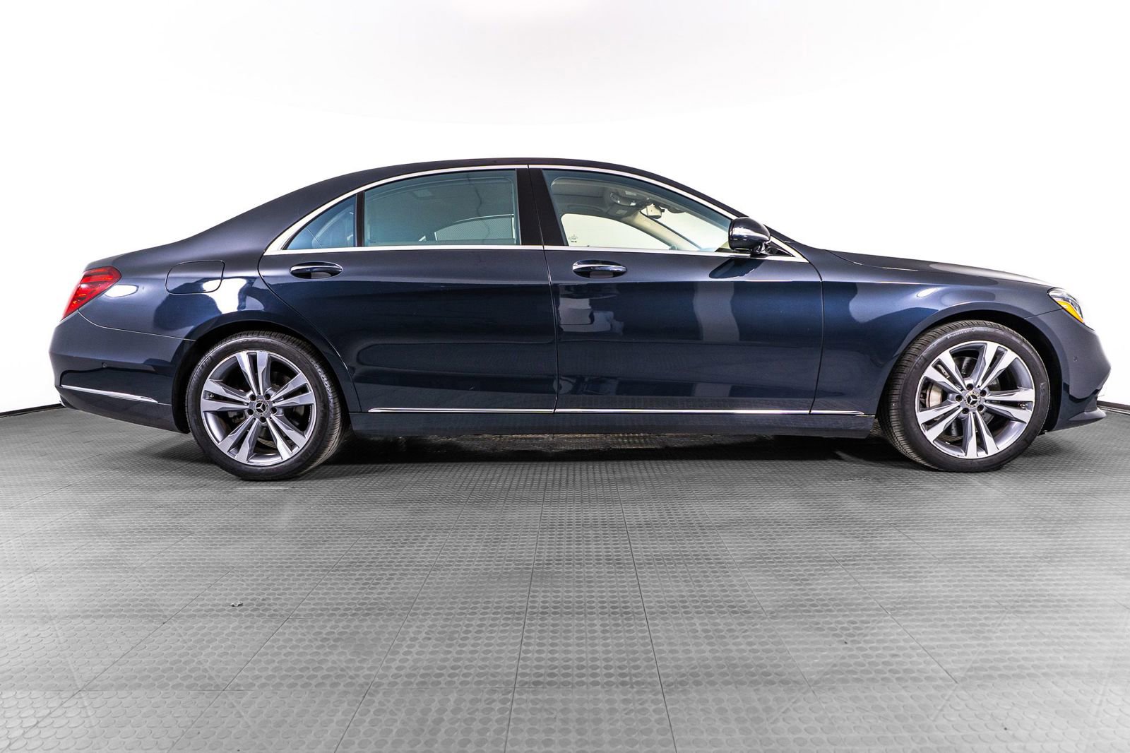 Used 2018 Mercedes-Benz S 560 Sedan image 10
