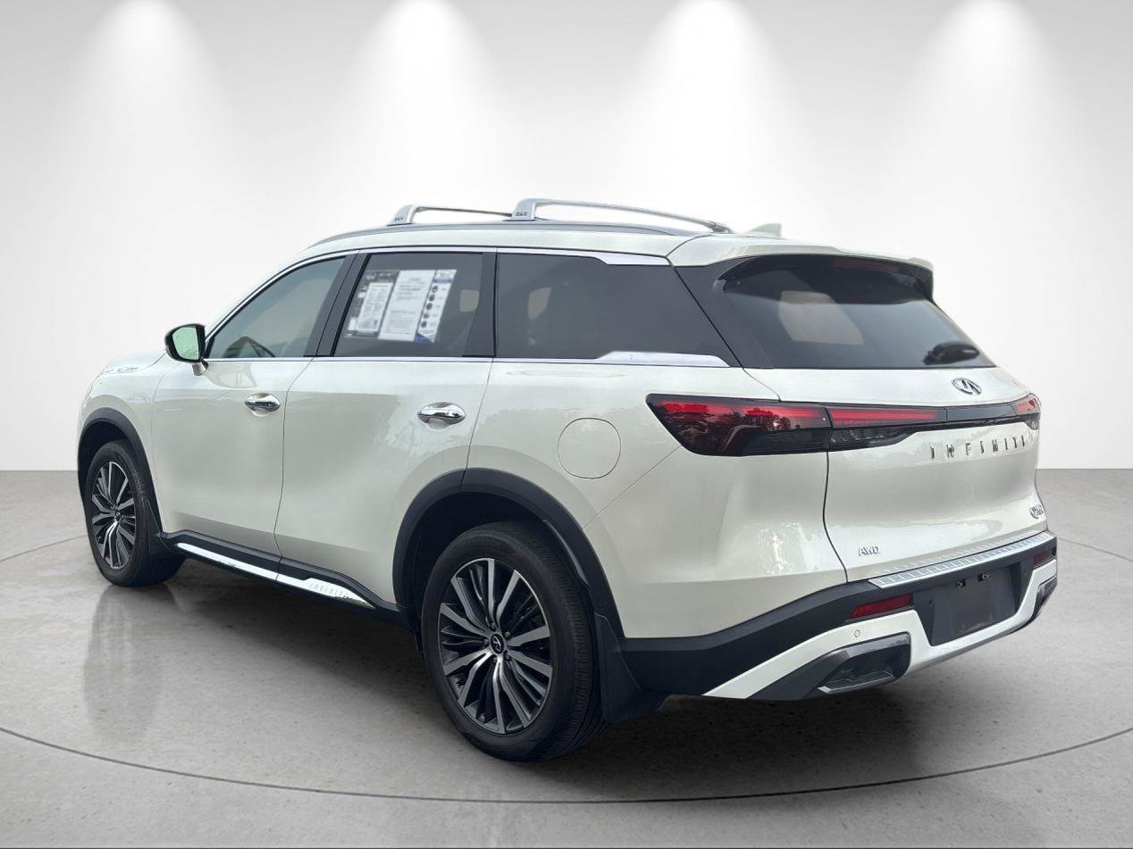 Used 2023 INFINITI QX60 Sensory w/ Cargo Package AWD/4WD image 3