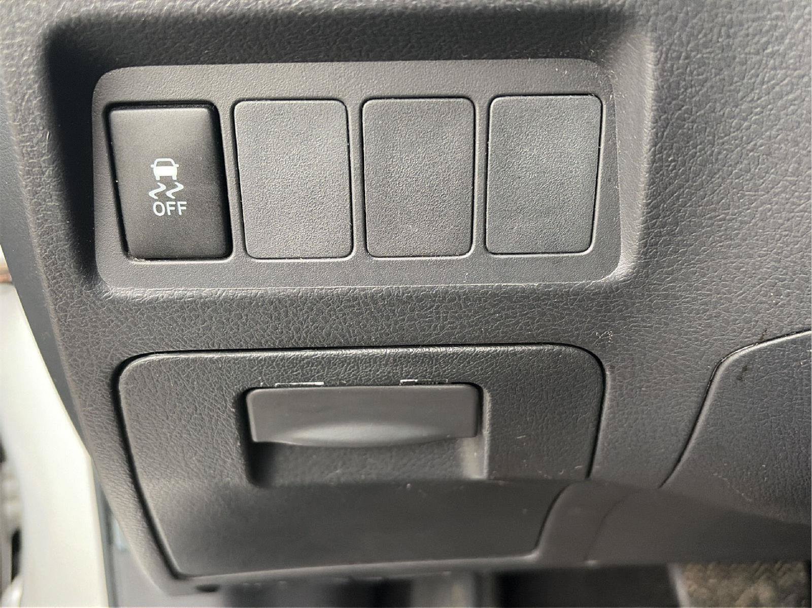 Used 2009 Pontiac Vibe w/ Preferred Package FWD image 23