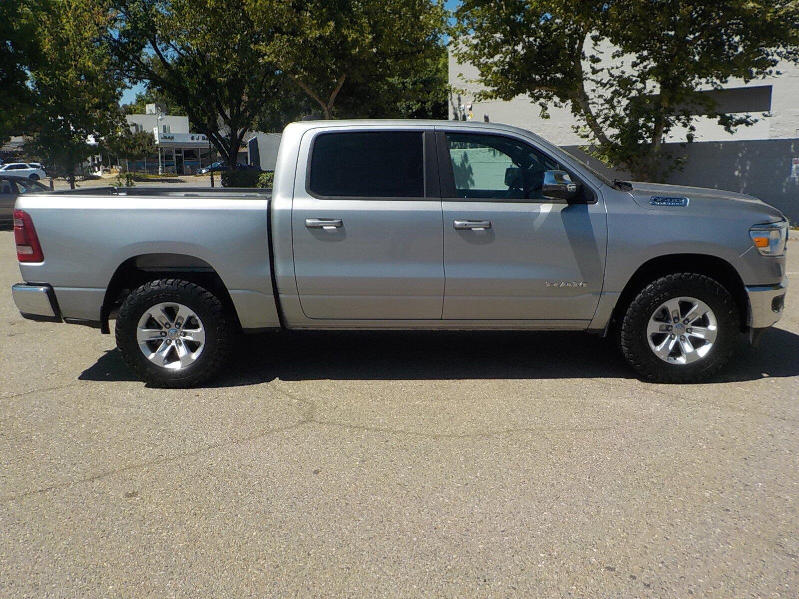 Used 2024 RAM 1500 Laramie AWD/4WD image 3