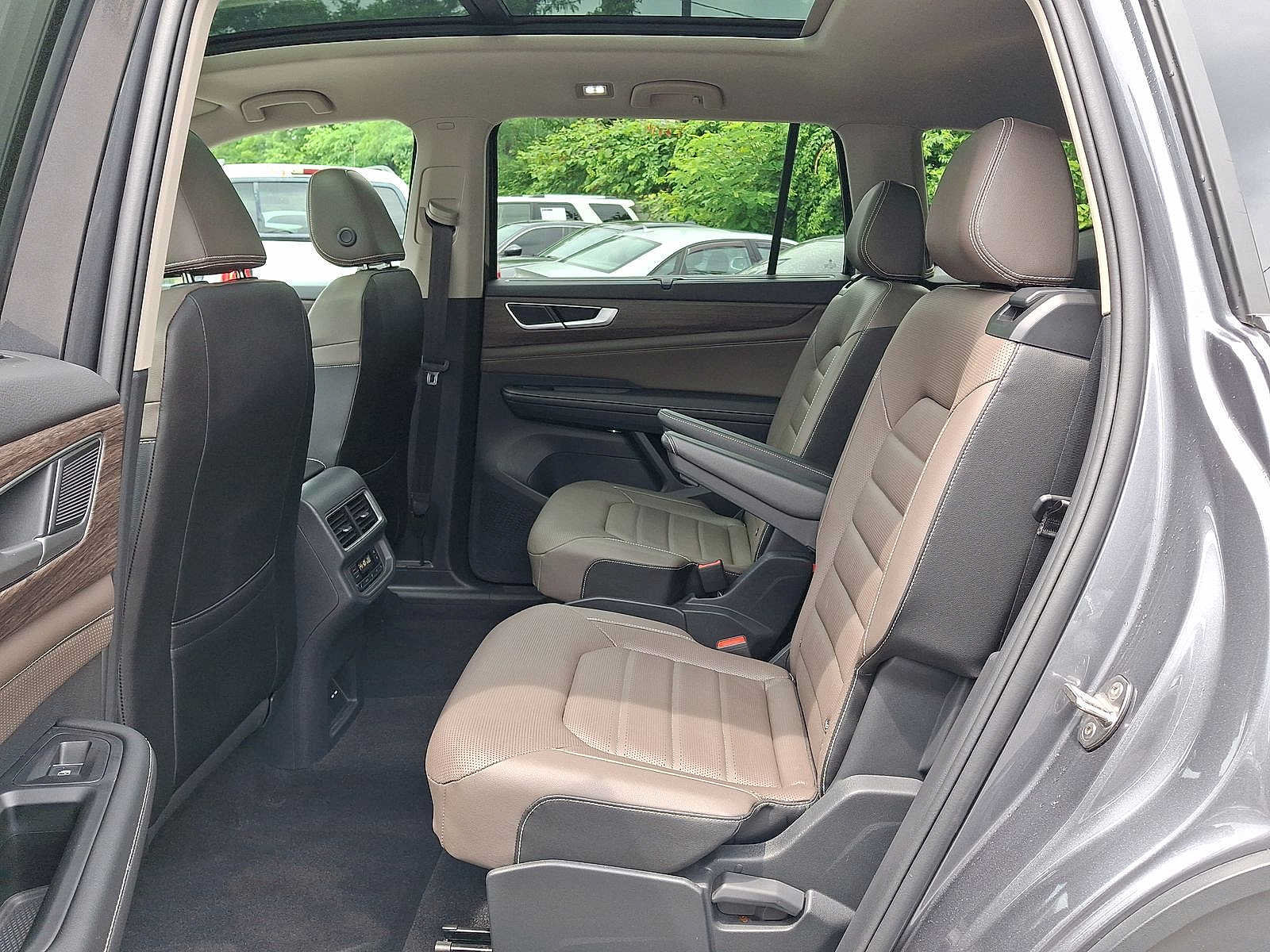 Used 2024 Volkswagen Atlas SEL AWD/4WD image 26