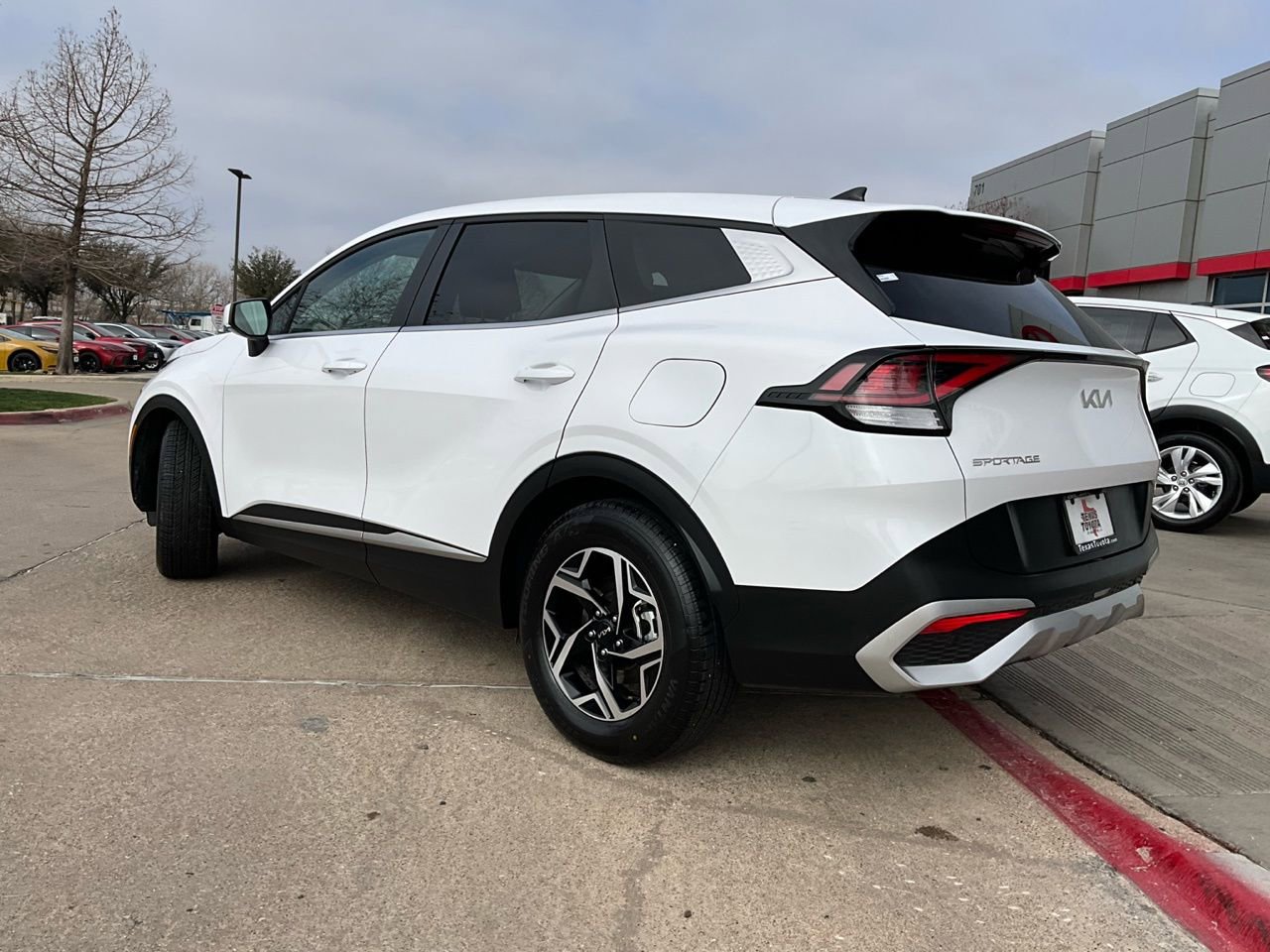 Used 2025 Kia Sportage LX image 8