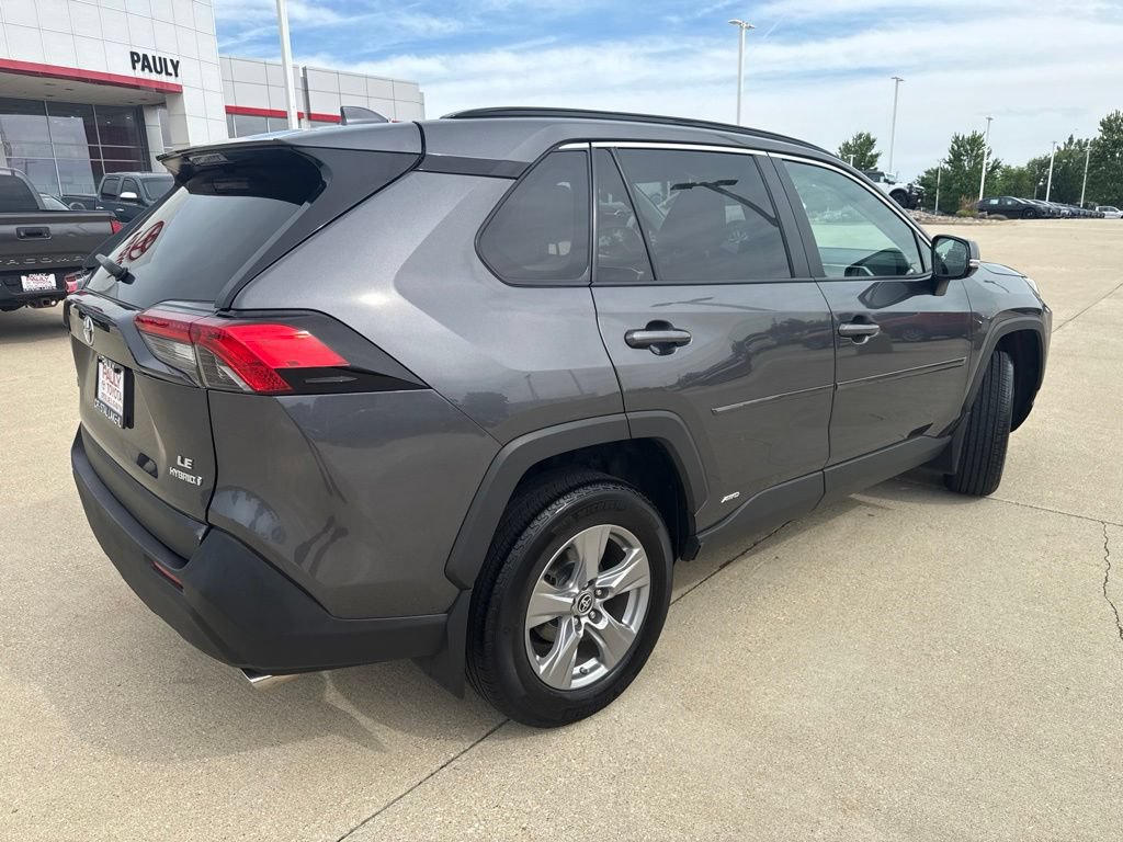 Certified 2022 Toyota RAV4 LE AWD/4WD image 3