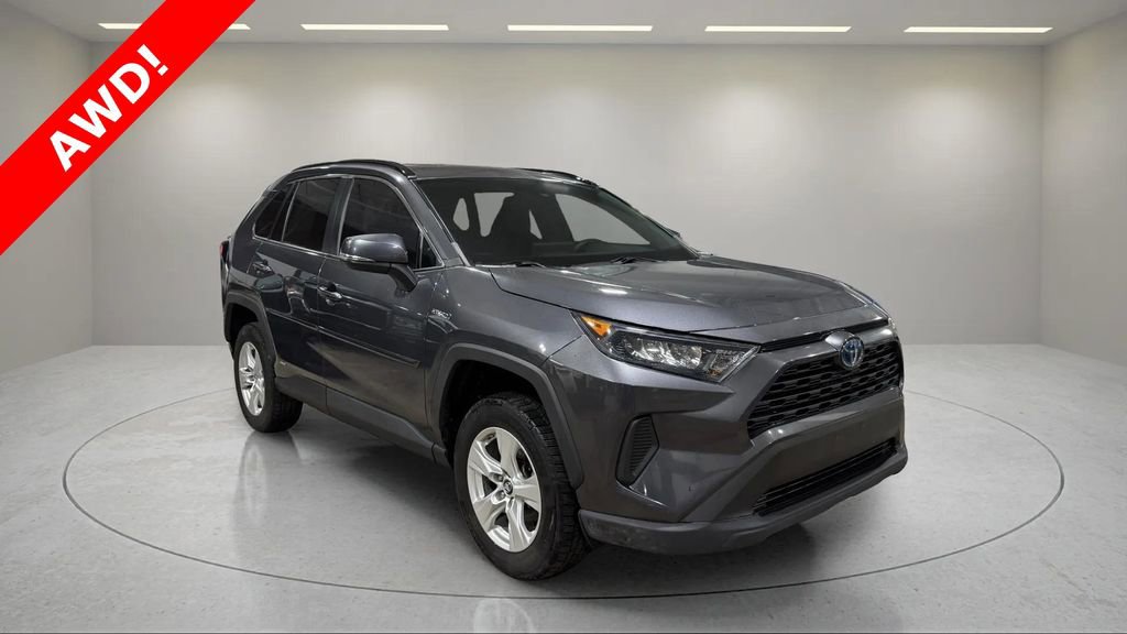 Used 2019 Toyota RAV4 LE image 1