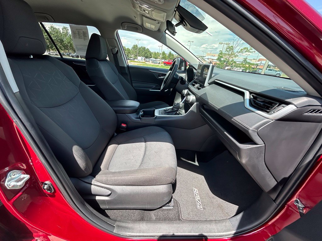 Used 2025 Toyota RAV4 XLE AWD/4WD image 29