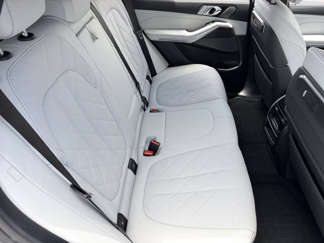 Used 2026 BMW X5 xDrive40i w/ M Sport Package AWD/4WD image 15