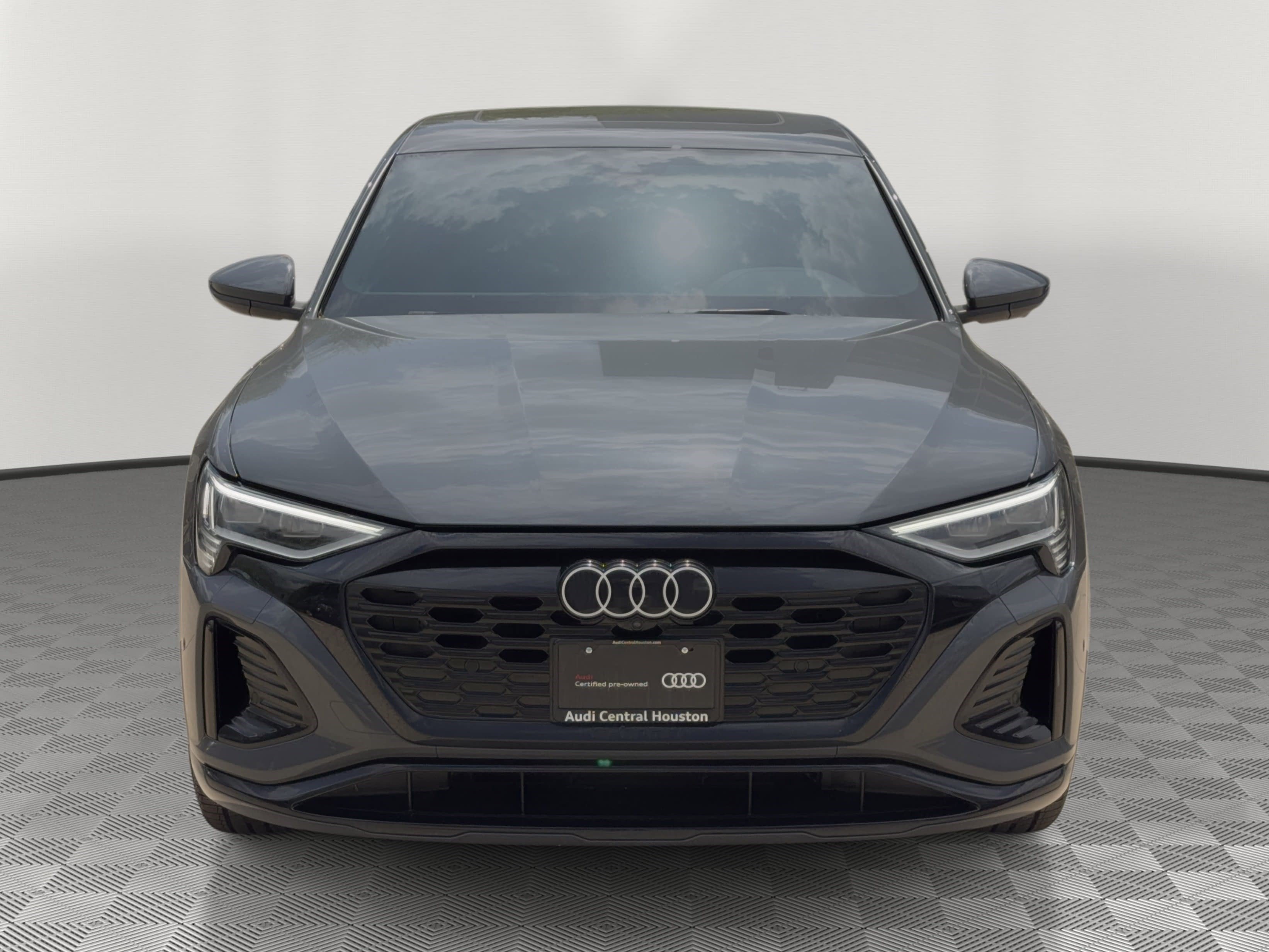 Used 2024 Audi Q8 e-tron Premium Plus w/ Premium Plus Package image 6