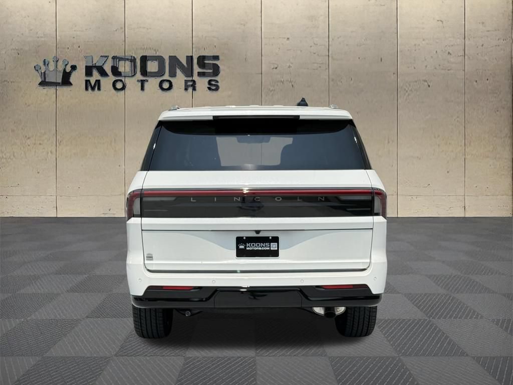 New 2027 Lincoln Navigator Premiere AWD/4WD image 4