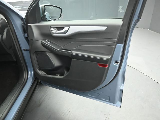 Certified 2025 Ford Escape Platinum AWD/4WD image 32