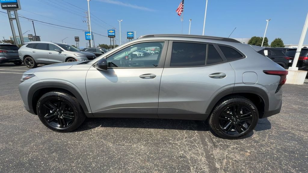 Used 2025 Chevrolet Trax ACTIV w/ Sunroof Package FWD image 5