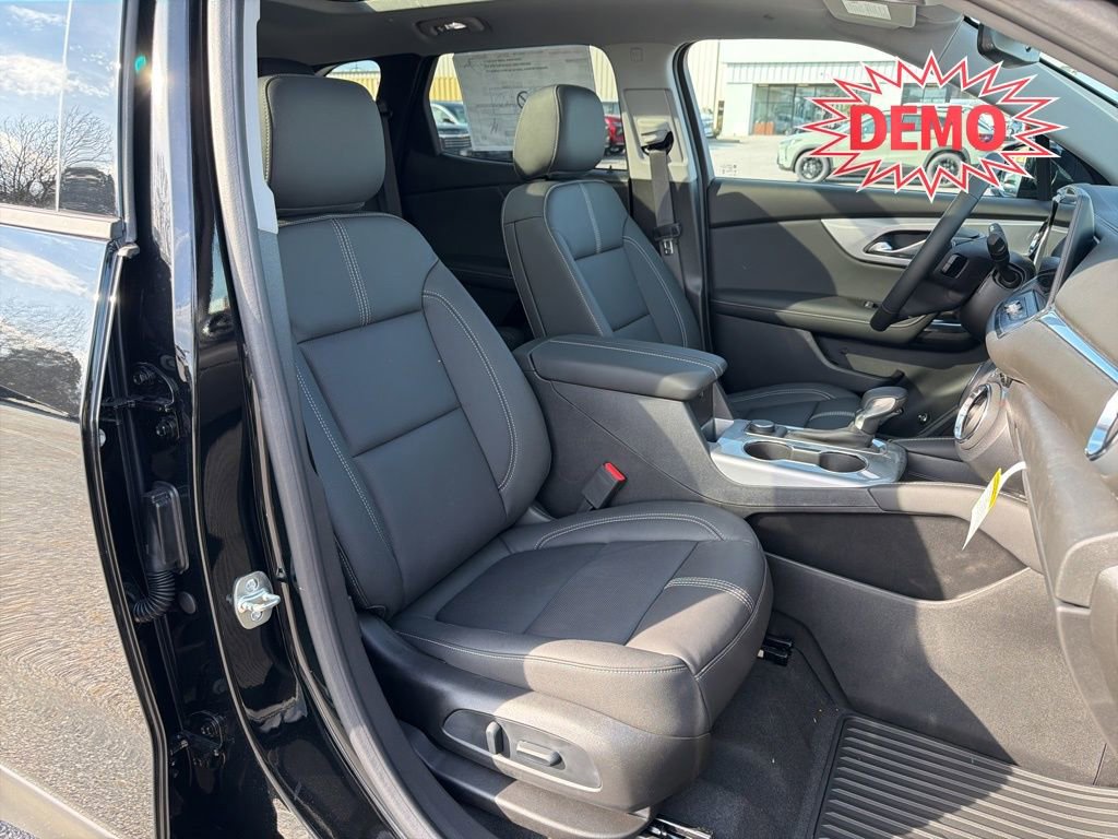 New 2026 Chevrolet Blazer LT w/ LPO, Black Sport Package image 21