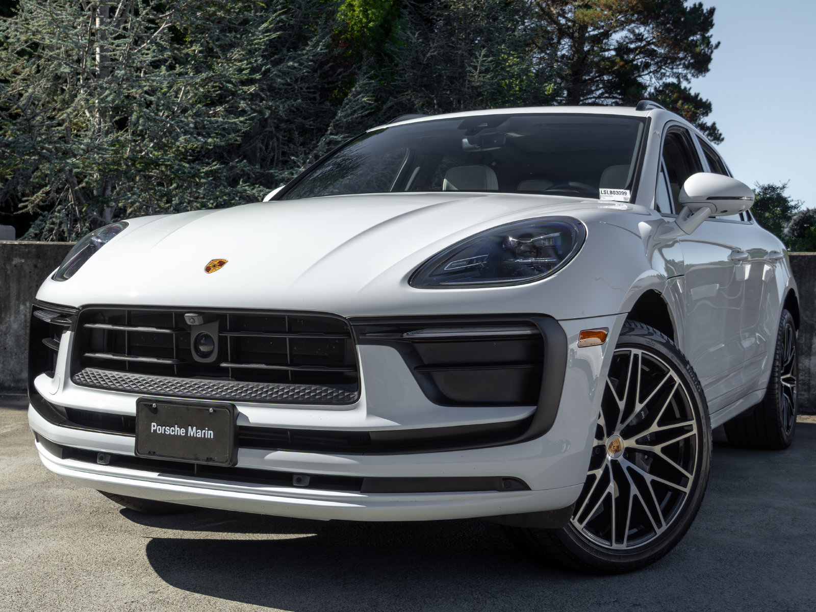 Certified 2025 Porsche Macan AWD/4WD image 7