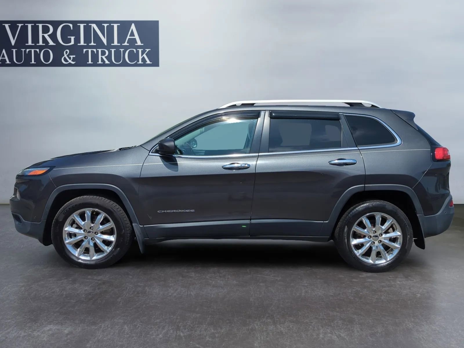 Used 2015 Jeep Cherokee Limited w/ Luxury Group image 2