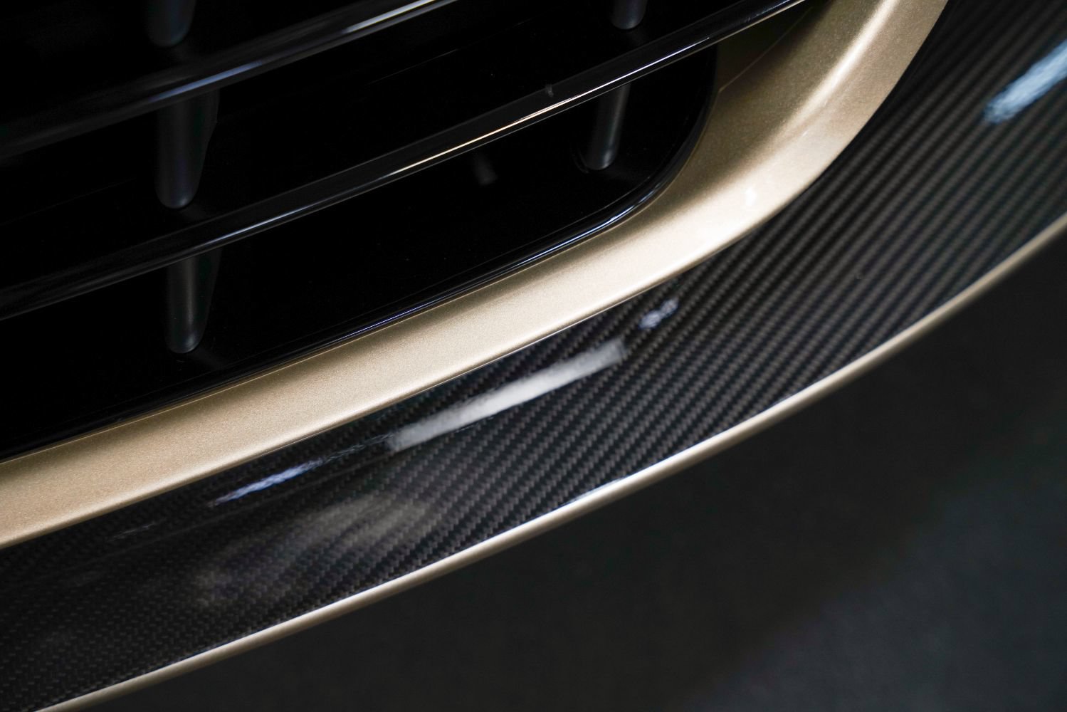 Used 2025 Aston Martin Vanquish RWD image 17
