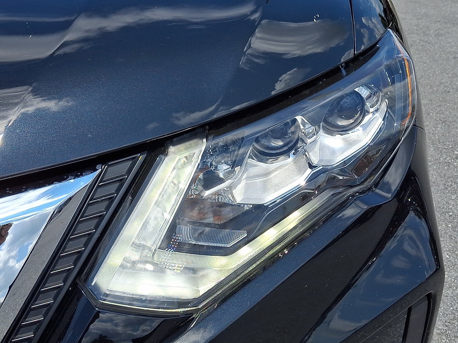 Used 2019 Nissan Rogue SL w/ Premium Package AWD/4WD image 11