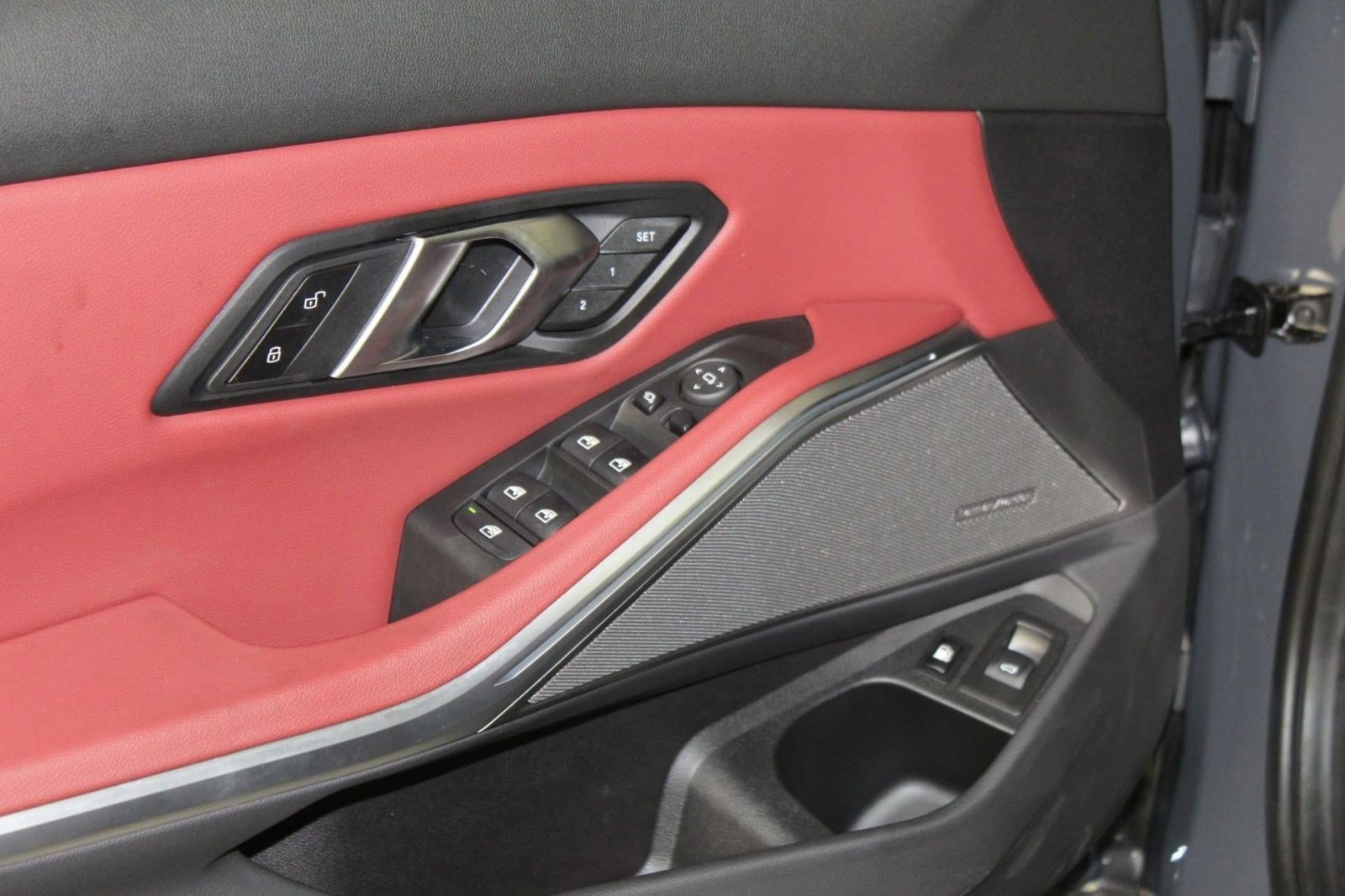 Used 2024 BMW 330e xDrive w/ Premium Package image 25