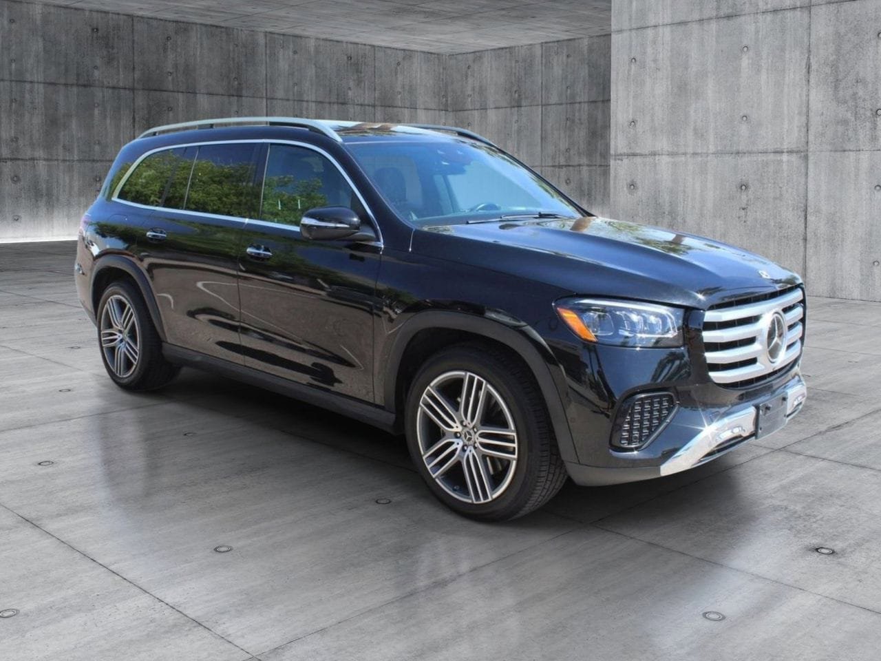 Used 2024 Mercedes-Benz GLS 450 4MATIC image 8