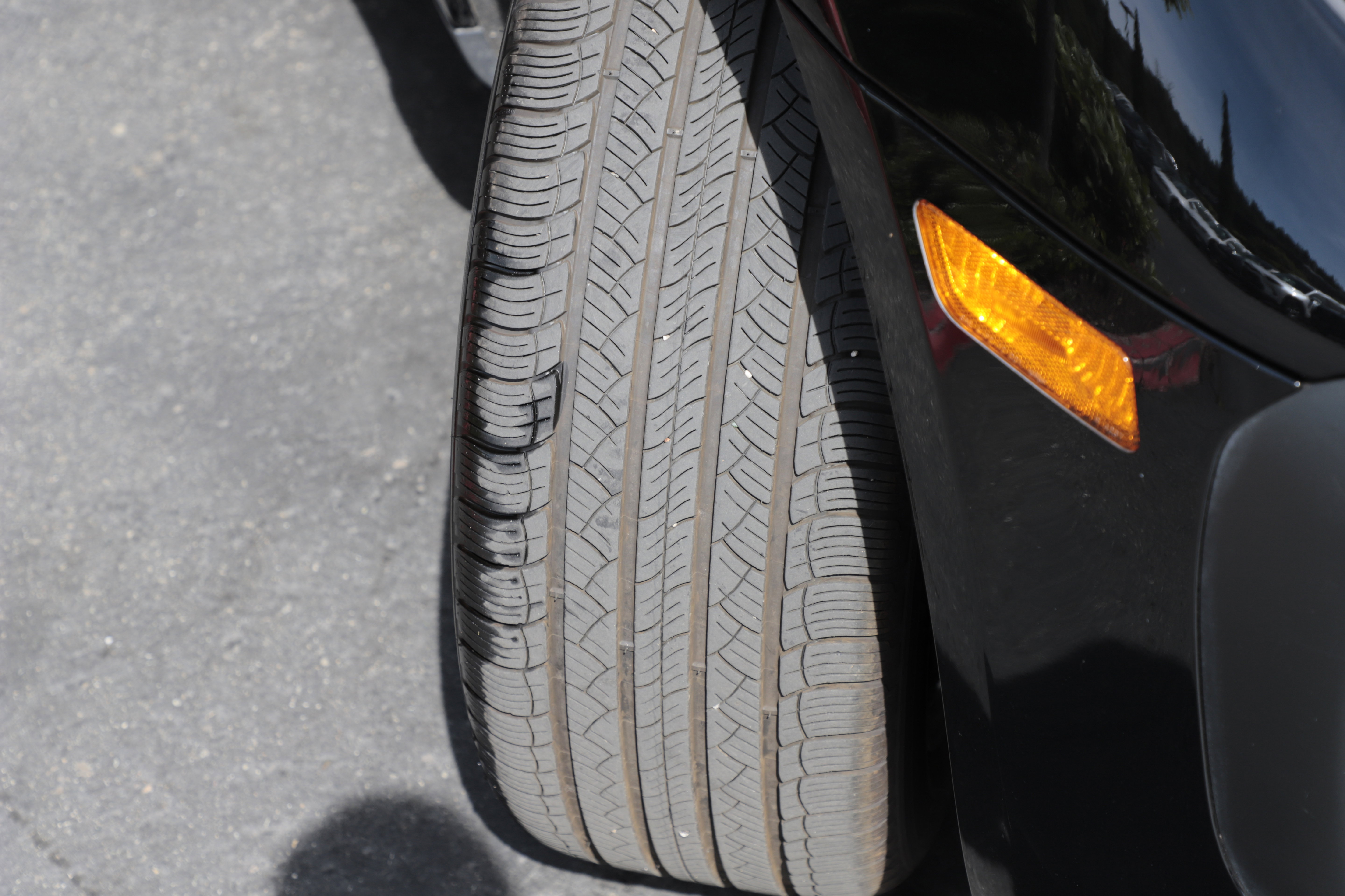 Used 2025 Porsche Macan AWD/4WD image 3