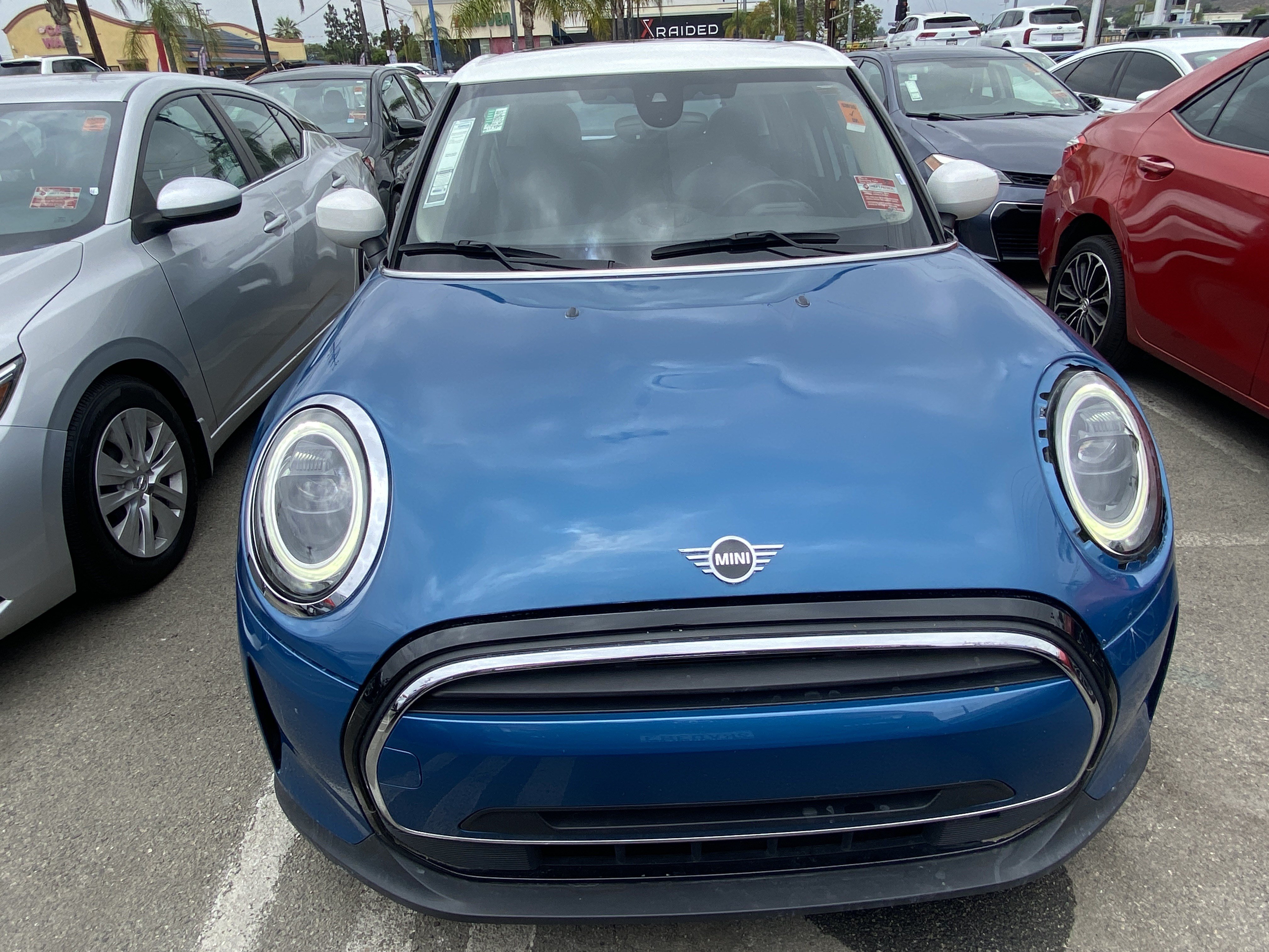 Used 2024 MINI Cooper 4-Door Hardtop FWD image 3