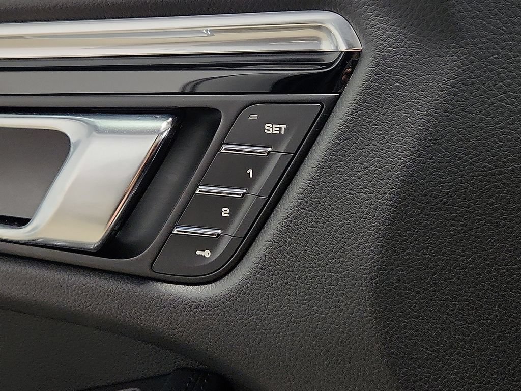 Certified 2026 Porsche Macan AWD/4WD image 25