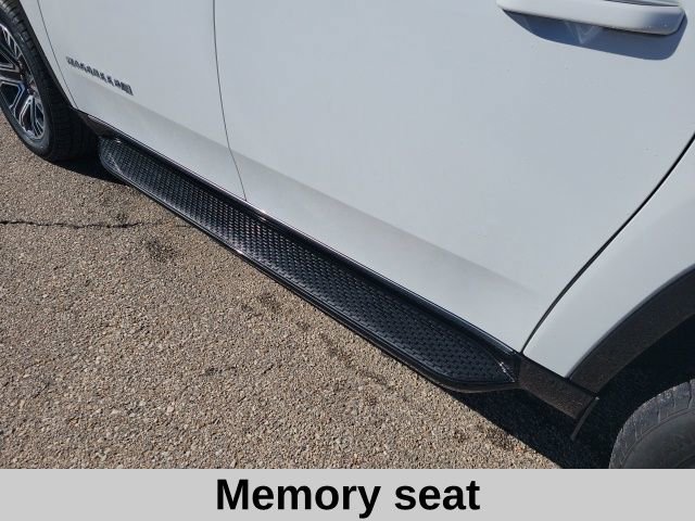 Used 2024 Jeep Wagoneer L Series II image 6