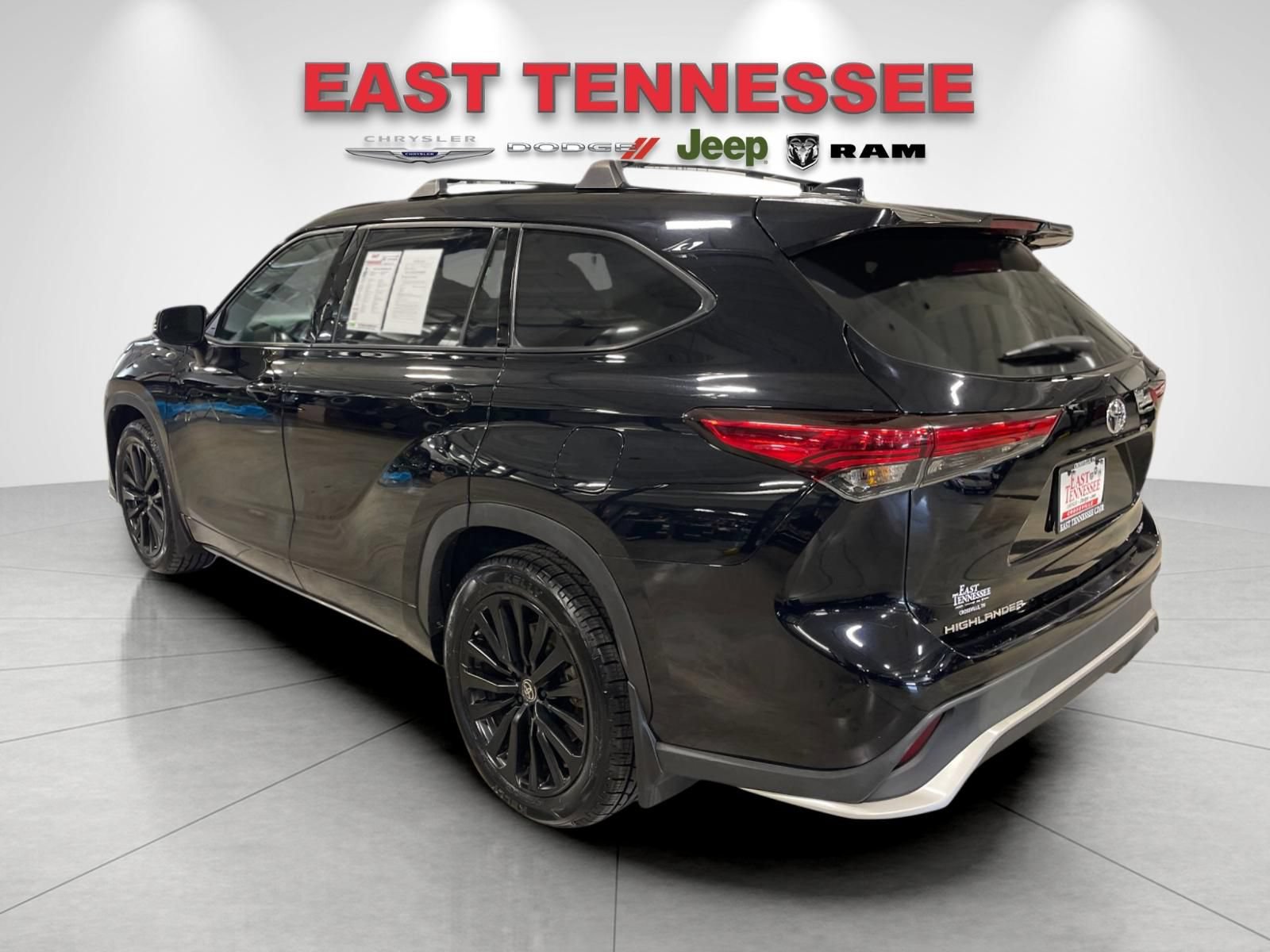 Used 2023 Toyota Highlander XSE FWD image 5