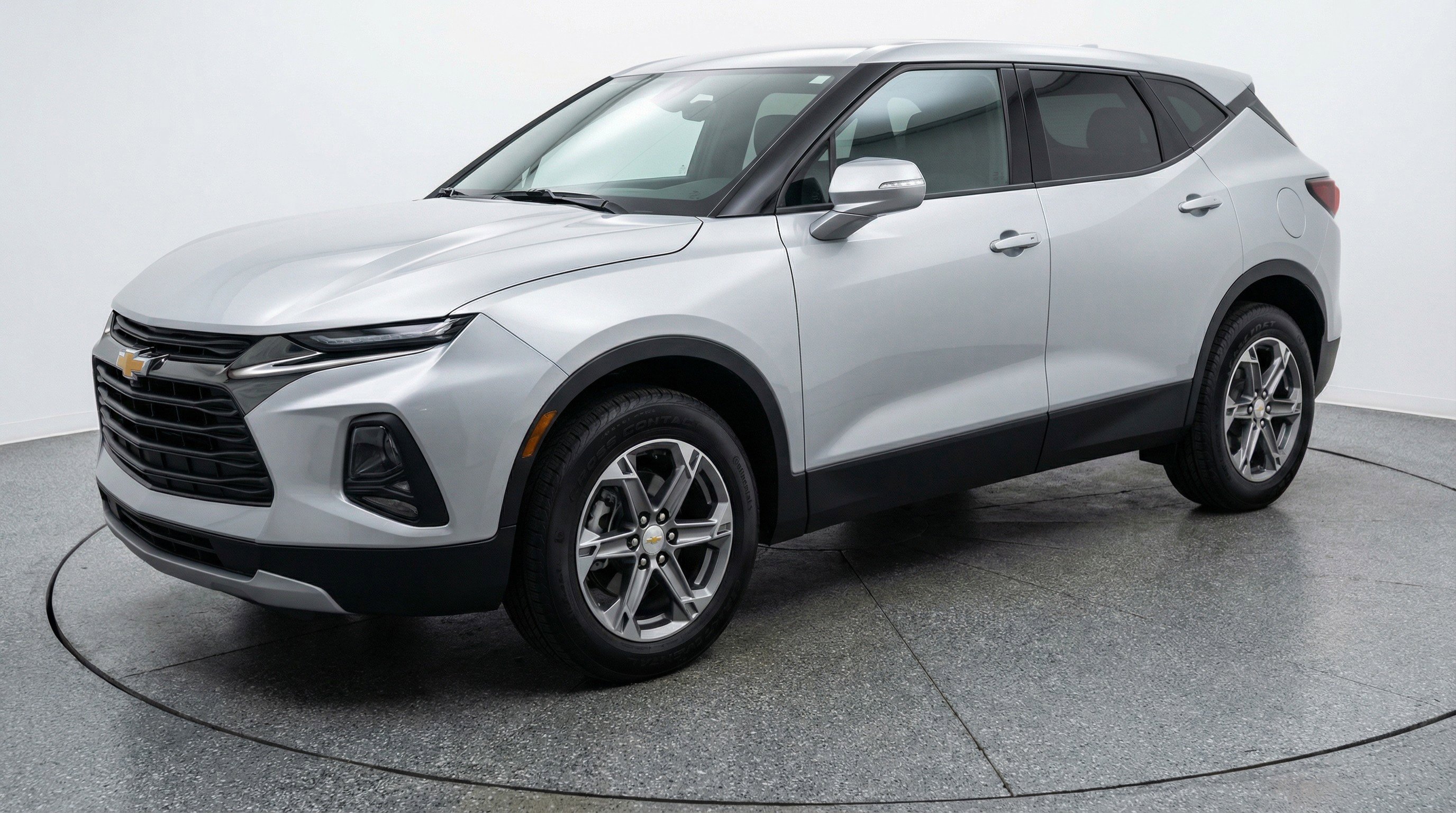 Used 2025 Chevrolet Blazer LT image 3