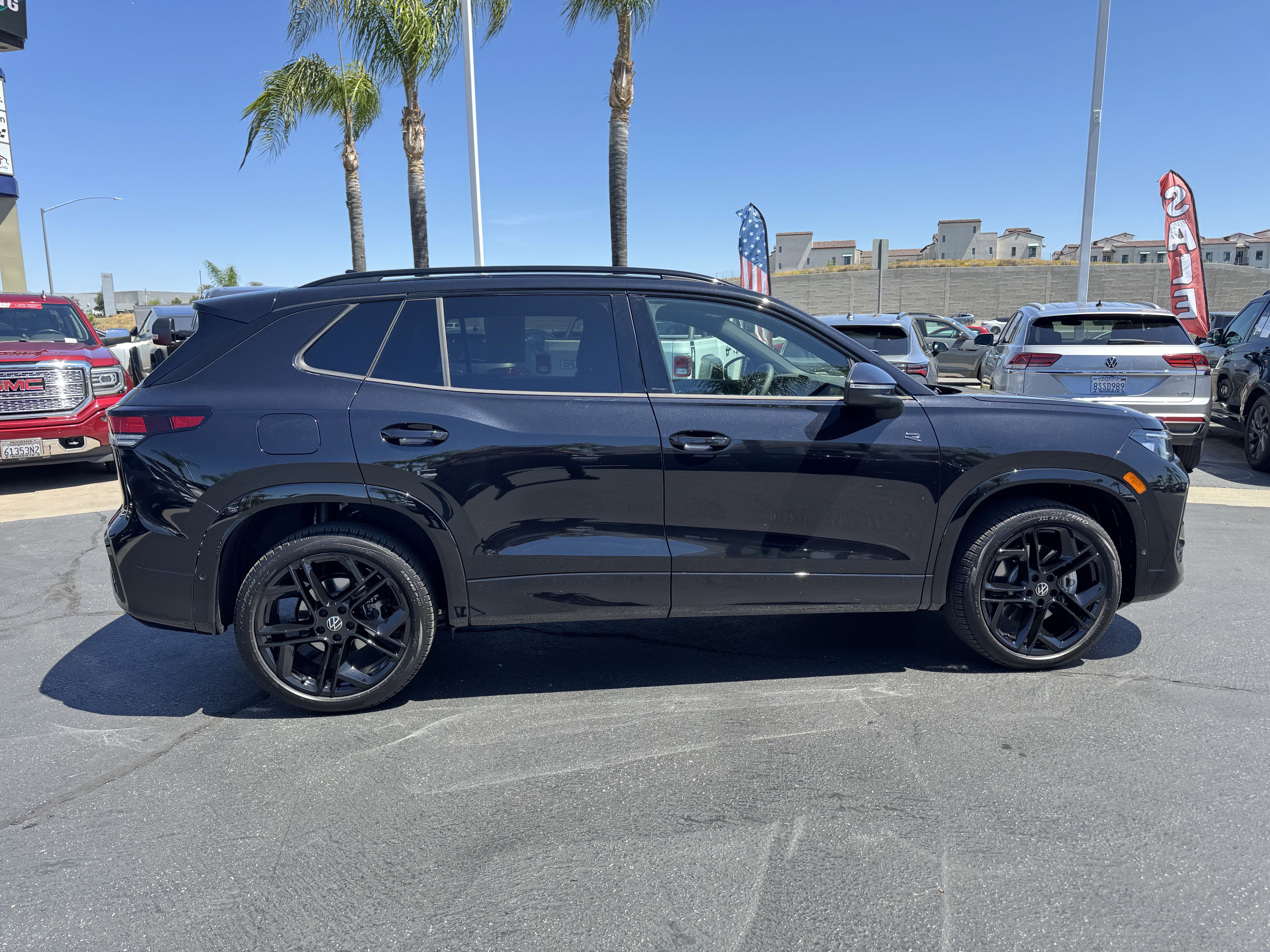 Certified 2026 Volkswagen Tiguan SE R-Line AWD/4WD image 11