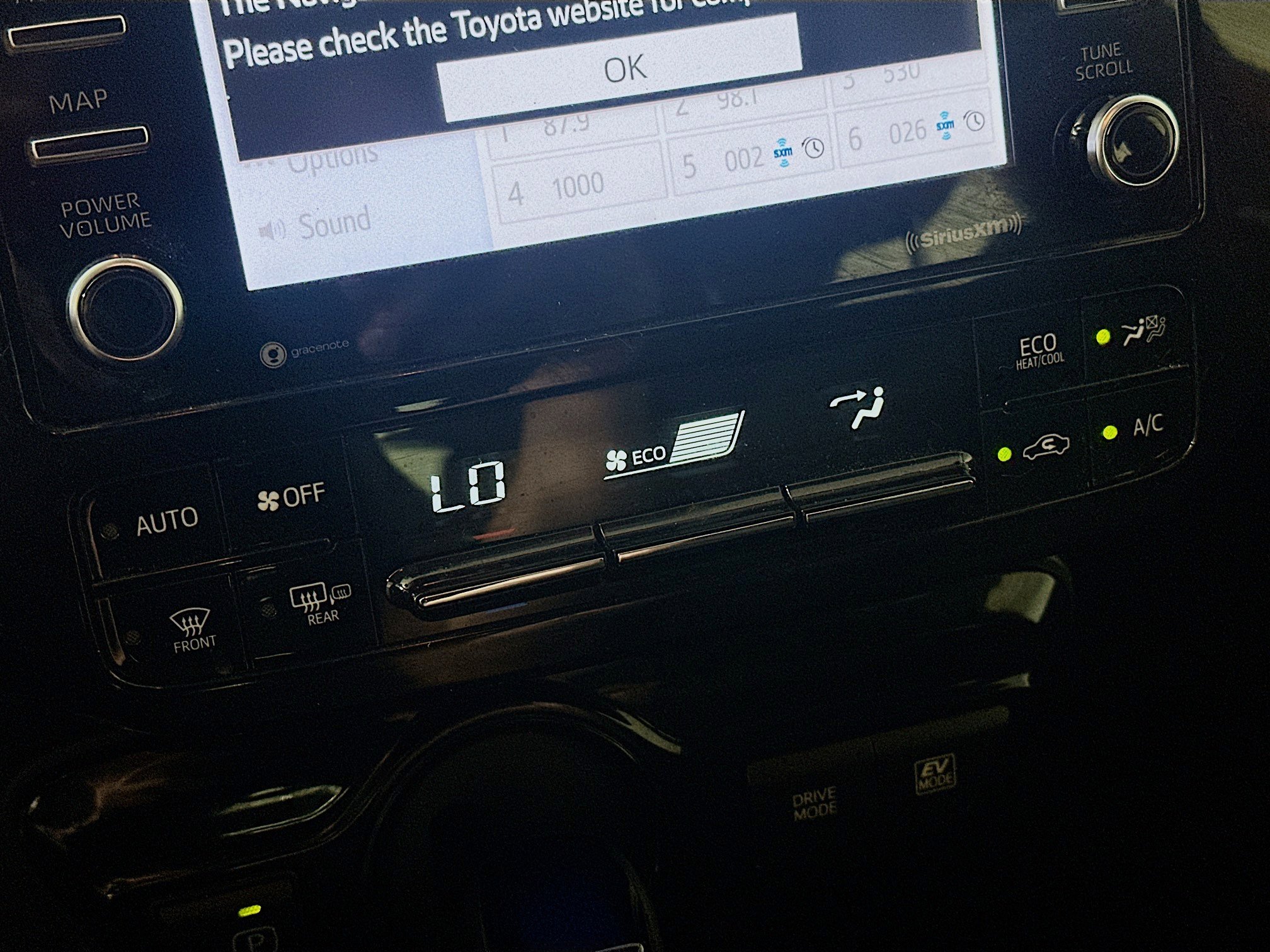 Used 2021 Toyota Prius LE FWD image 24