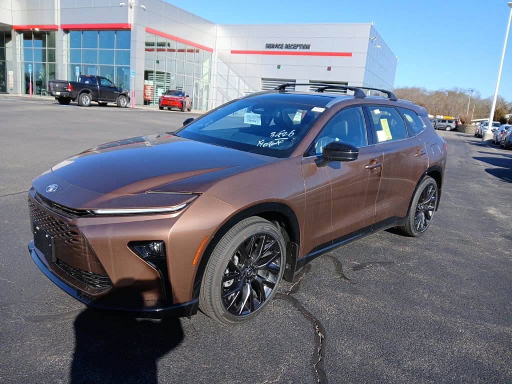 New 2025 Toyota Crown Signia image 2