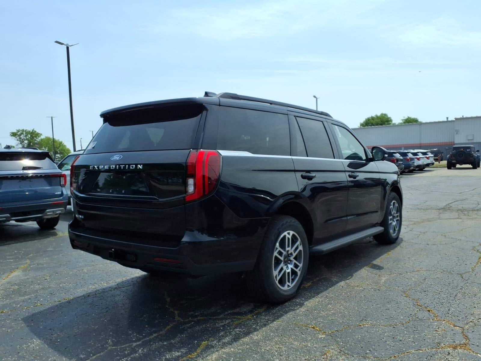 New 2026 Ford Expedition Active AWD/4WD image 6