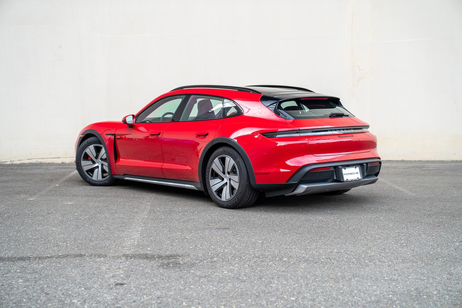 Used 2025 Porsche Taycan 4S video 3