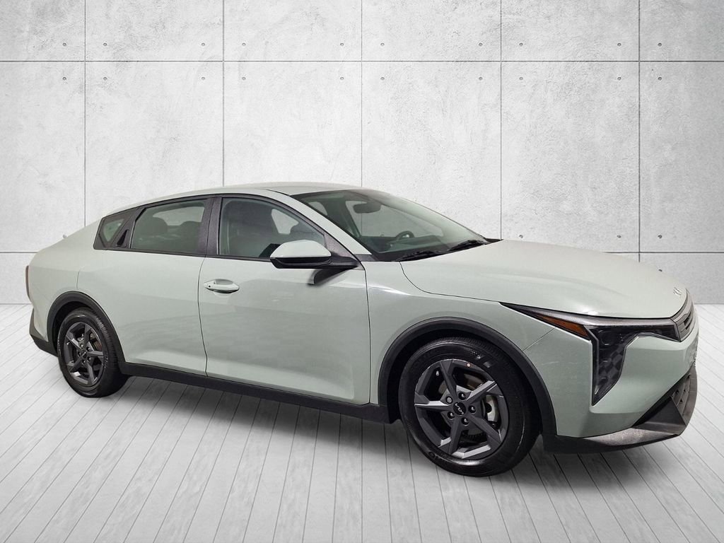 Used 2025 Kia K4 FWD image 3