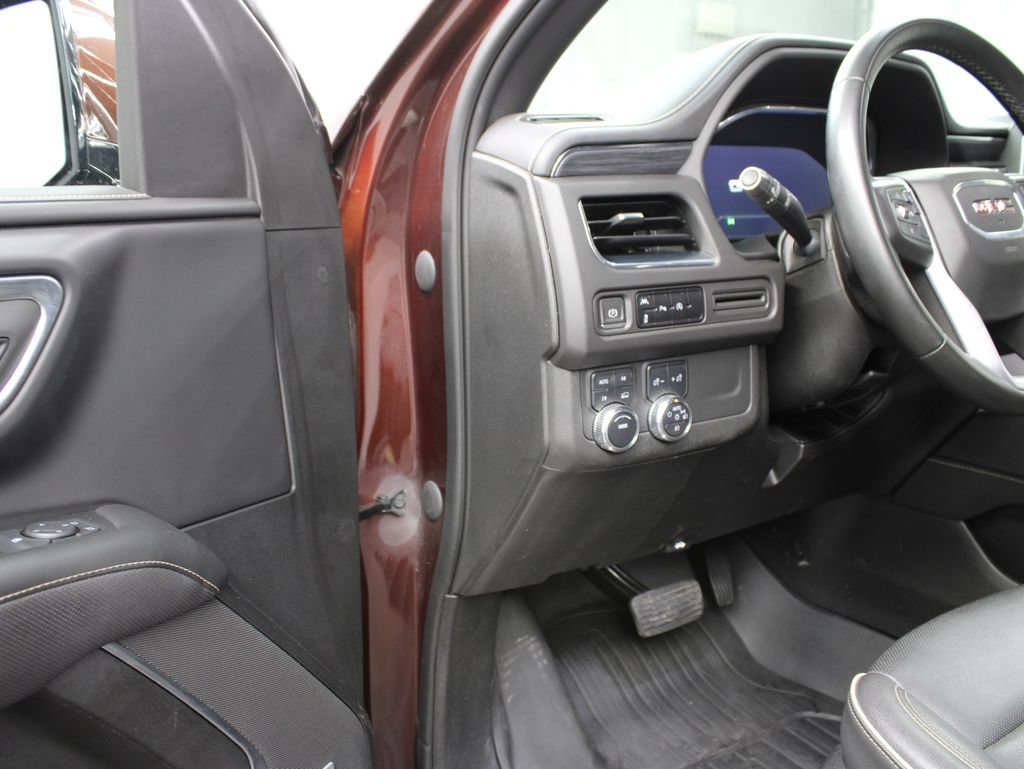 Used 2023 GMC Yukon XL SLT AWD/4WD image 47