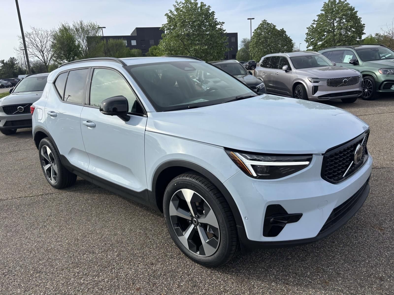 New 2026 Volvo XC40 B5 Plus w/ Protection Package Premier AWD/4WD image 3