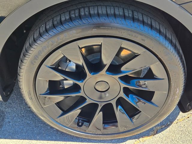 Used 2021 Tesla Model Y Long Range image 9