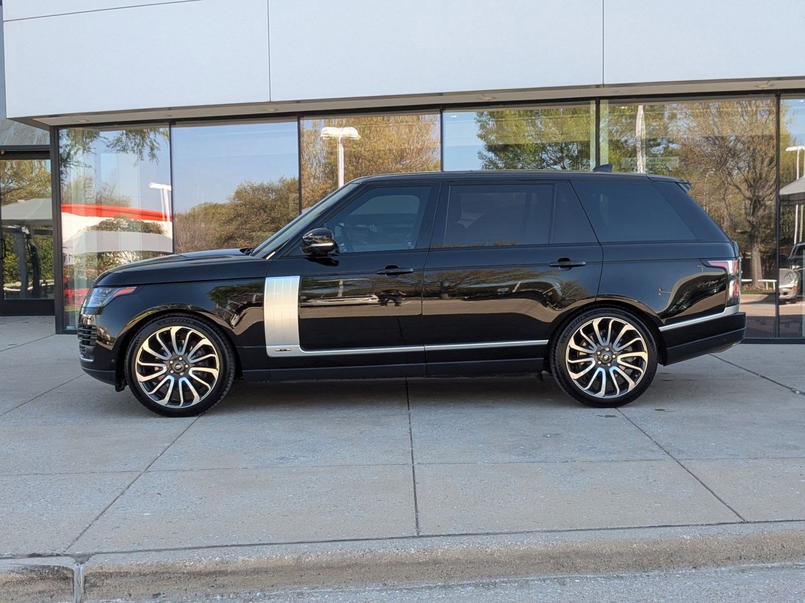 Used 2019 Land Rover Range Rover Long Wheelbase Supercharged image 2
