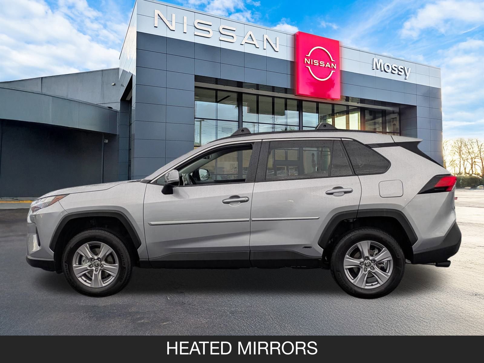 Used 2025 Toyota RAV4 XLE image 5