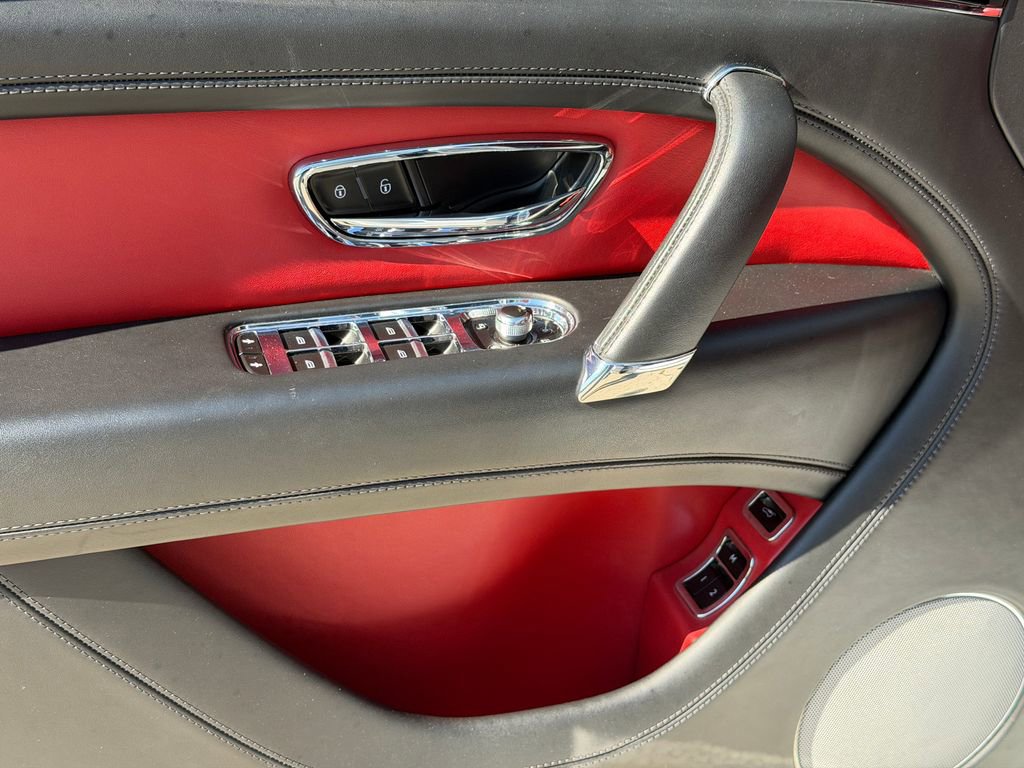 Used 2019 Bentley Bentayga AWD/4WD image 14