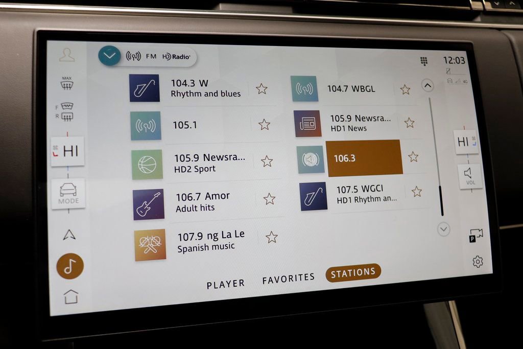 Used 2025 Land Rover Range Rover Sport SE image 9