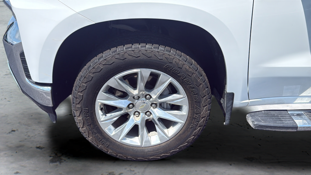 Used 2019 Chevrolet Silverado 1500 LTZ w/ LTZ Premium Package AWD/4WD image 30