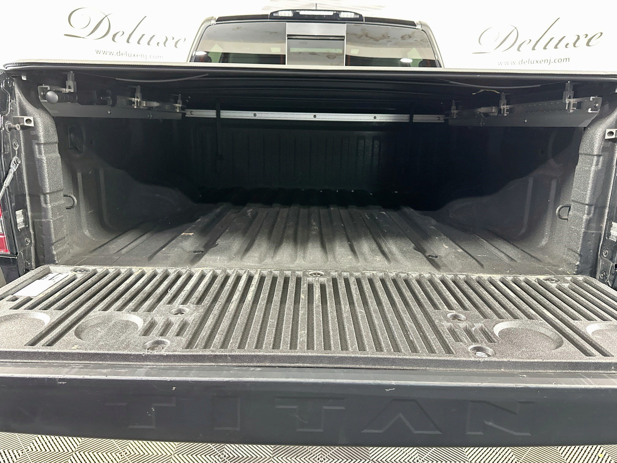 Used 2023 Nissan Titan PRO-4X w/ Pro-4x Convenience Package AWD/4WD image 24