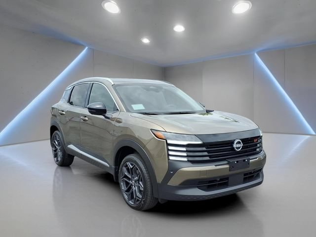 Used 2026 Nissan Kicks SR w/ SR Premium Package FWD image 1