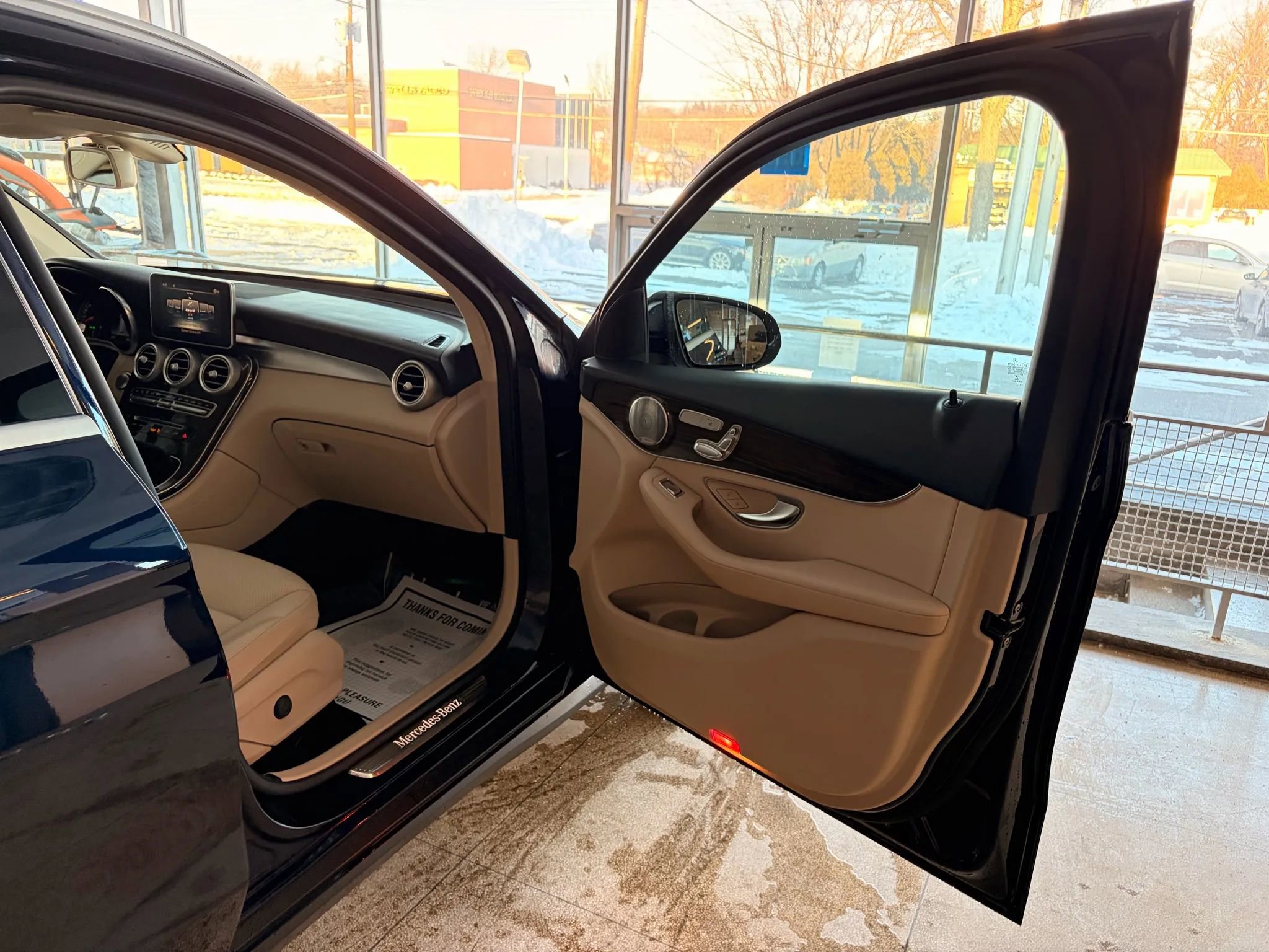 Used 2019 Mercedes-Benz GLC 300 4MATIC image 19