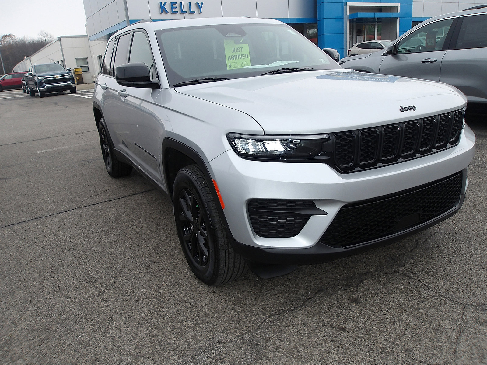 Used 2025 Jeep Grand Cherokee Altitude