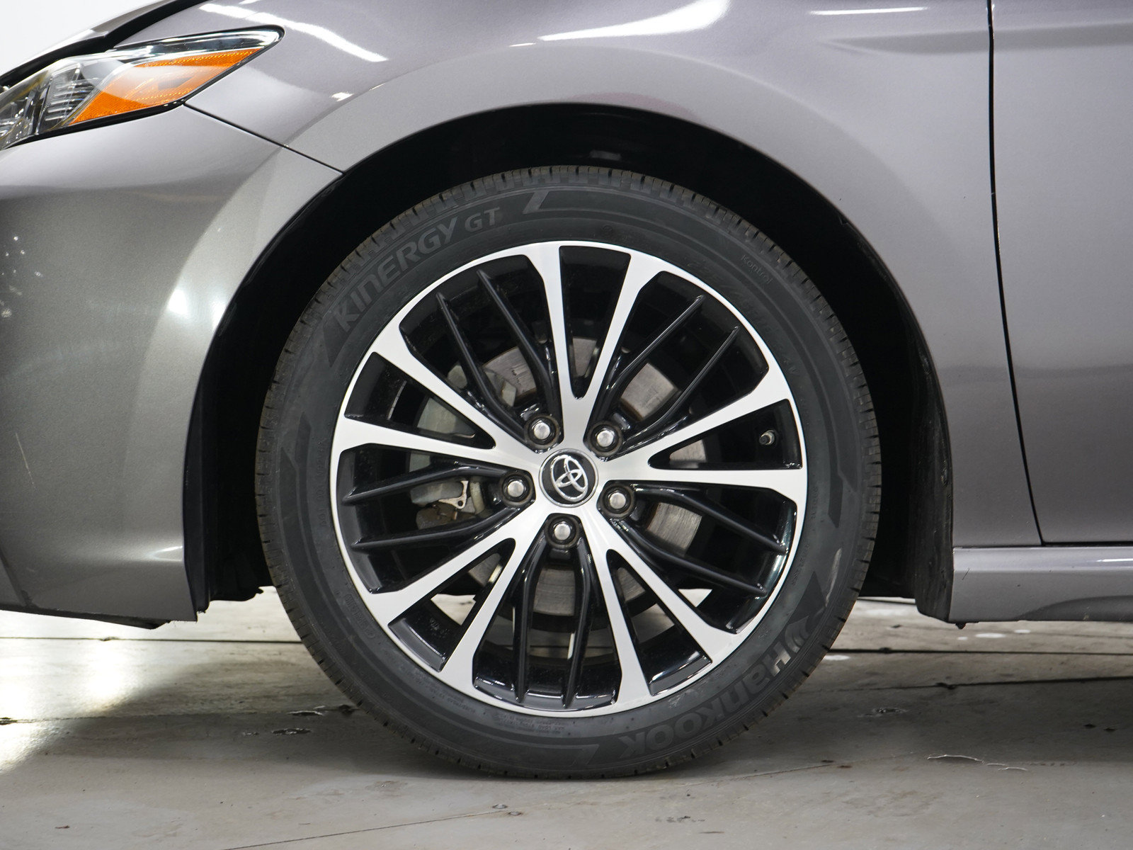 Used 2019 Toyota Camry SE FWD image 26